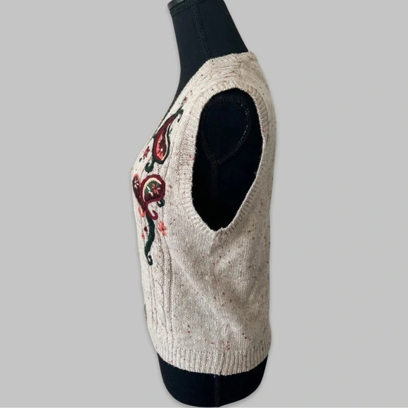 Vintage  Tabi International Wool Blend Paisley Embroidery Sweater Vest - Picture 2 of 14